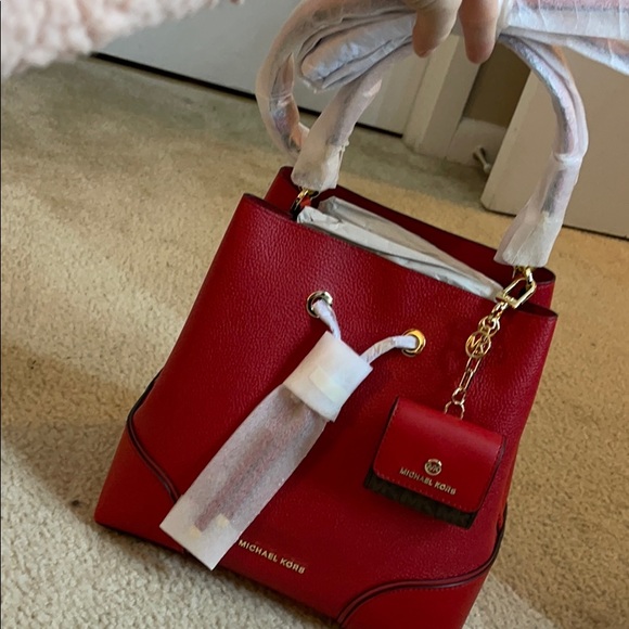 🛑Sold 🛑Michael Kors NWT red pebble leather bucke - Picture 1 of 5